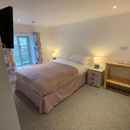Swan House Tea Room And Bed & Breakfast Lydney Exteriör bild