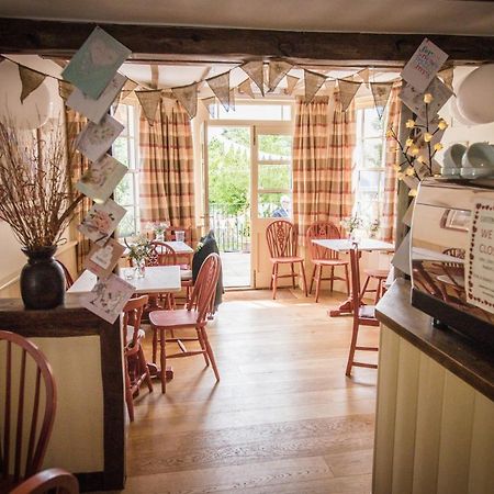 Swan House Tea Room And Bed & Breakfast Lydney Exteriör bild