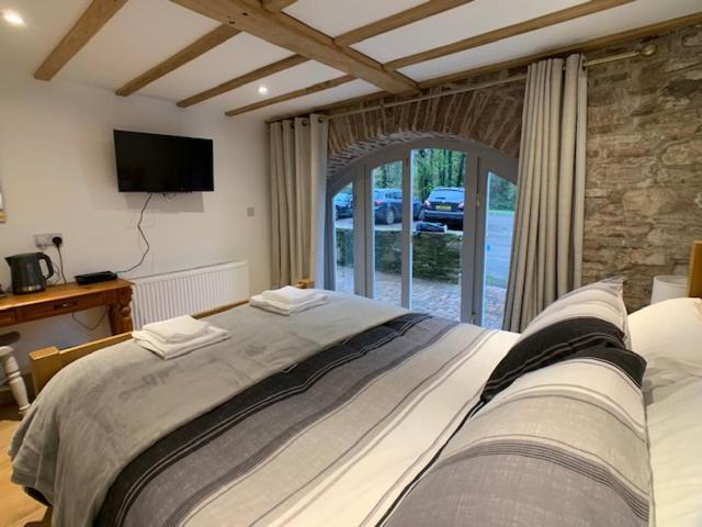 Swan House Tea Room And Bed & Breakfast Lydney Exteriör bild